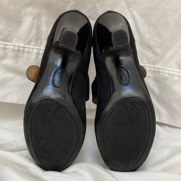 GNW Women’s black retro/vintage looking, salsa-styled closed toe heels. Size 7M. - Picture 6 of 7